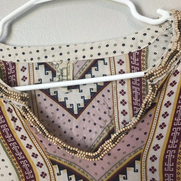 GIMMICKS by BKE Buckle Beaded V Neck Printed Boho Lace Hem Blouse Size Small - Picture 3 of 5